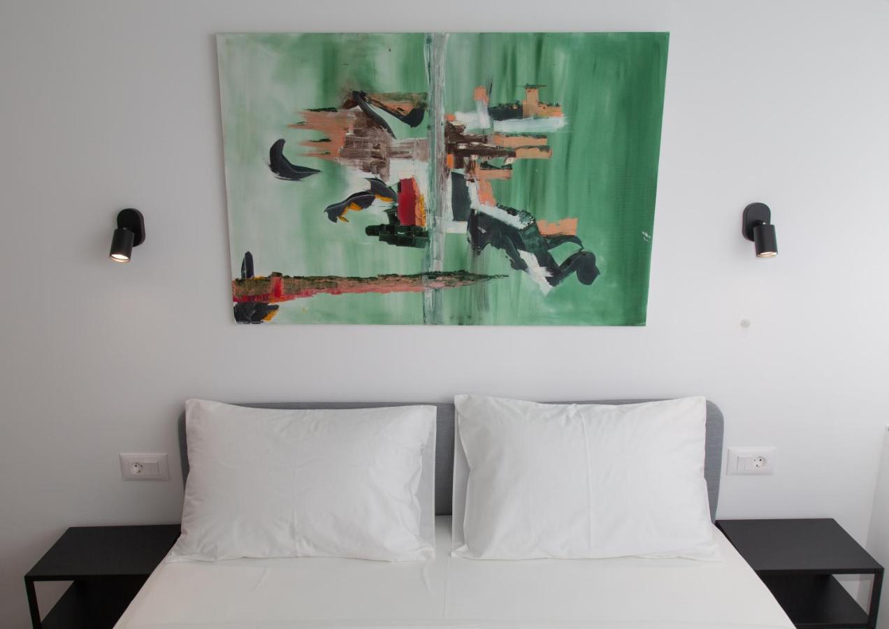 Pearls Apartment *